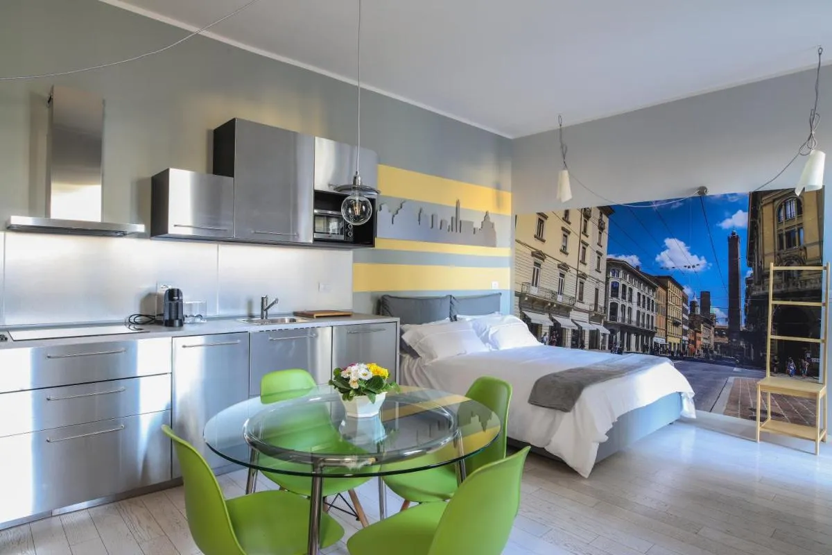 Image 3 of Central apartment close to food and shopping