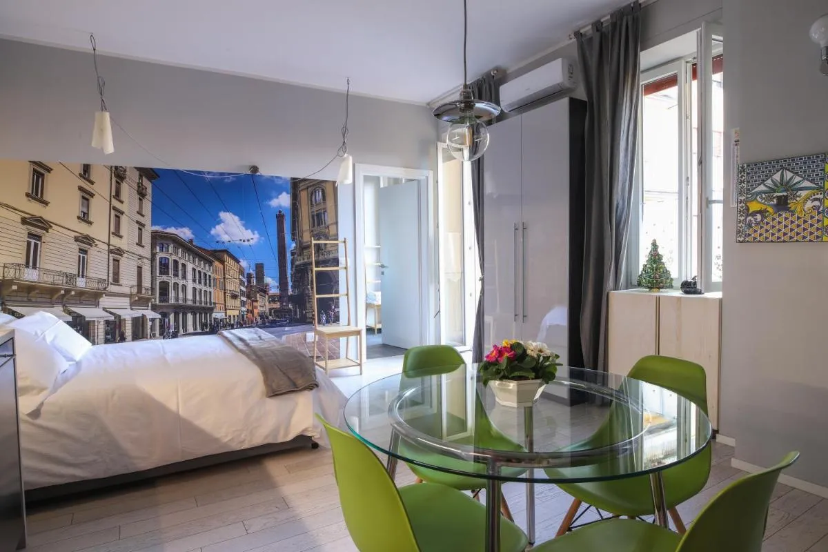 Image 6 of Central apartment close to food and shopping