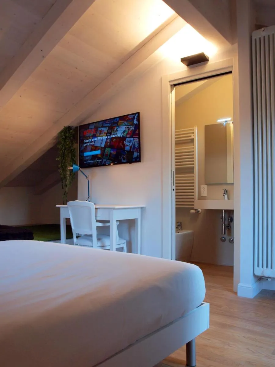Image 5 of Cosmopolitan Central Rooms