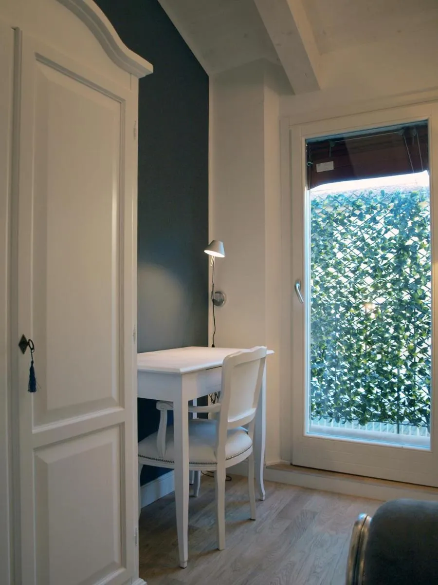 Image 4 of Cosmopolitan Central Rooms