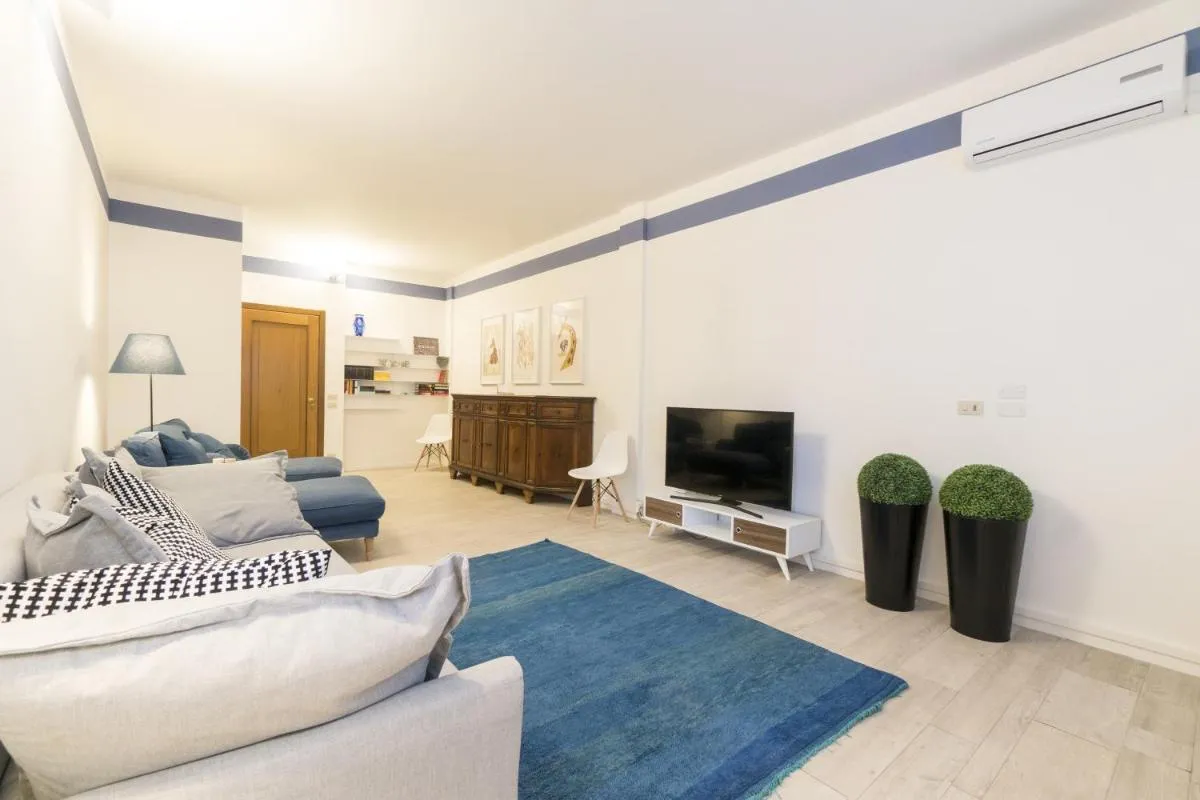 Image 2 of Dante Suite private parking