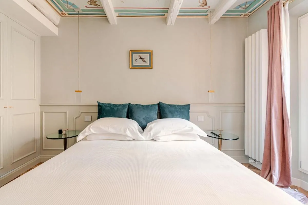 Image 1 of Deluxe Suite Fine Art Historic Centre