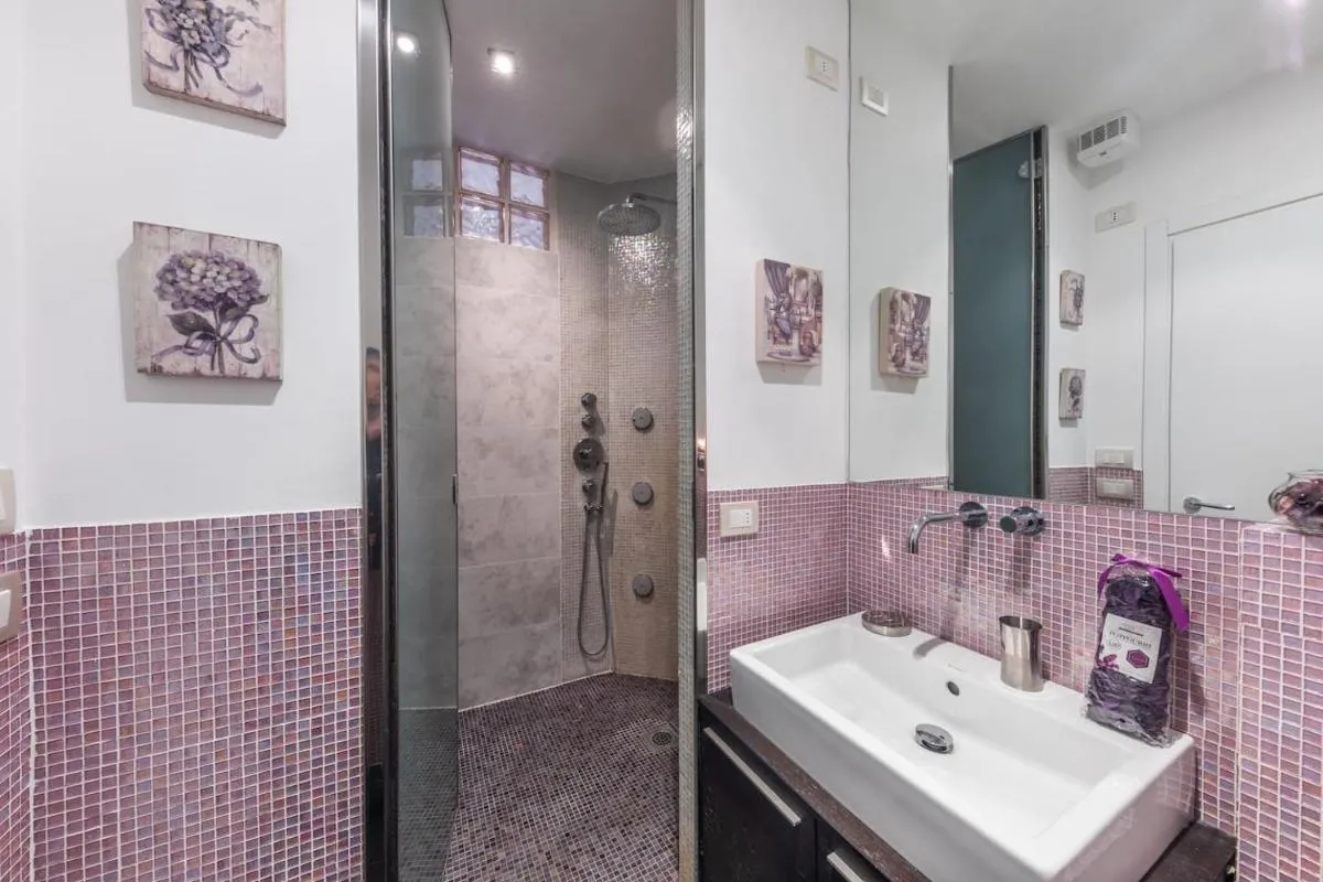 Image 2 of Downtown Bologna Apartment