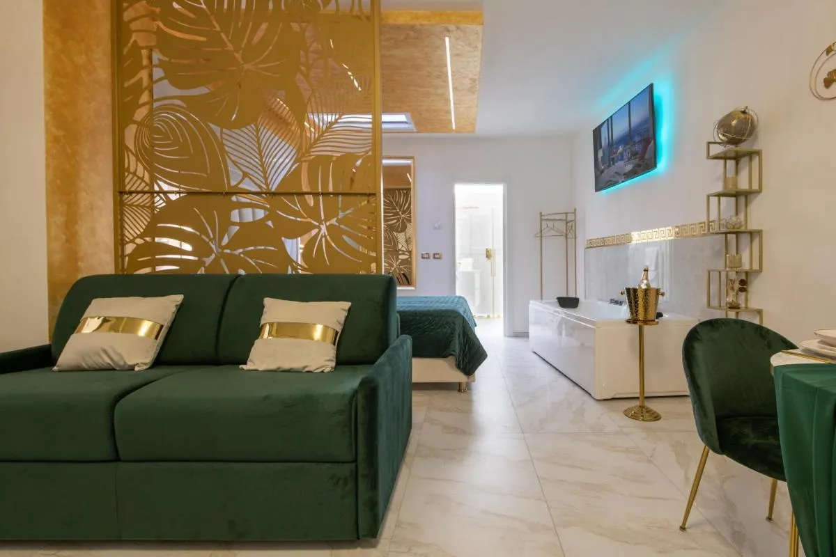 Image 4 of FASHION APARTMENT GOLD Bologna with JACUZZI & CAR GARAGE
