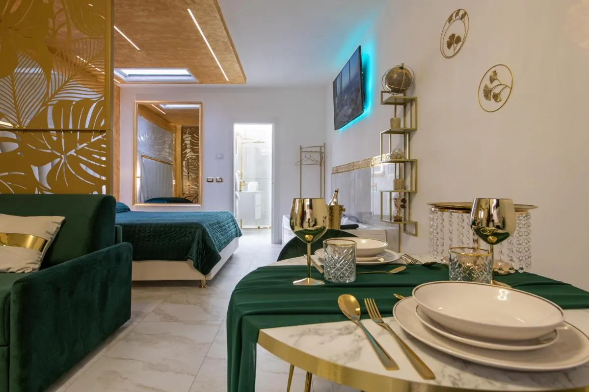 Image 3 of FASHION APARTMENT GOLD Bologna with JACUZZI & CAR GARAGE