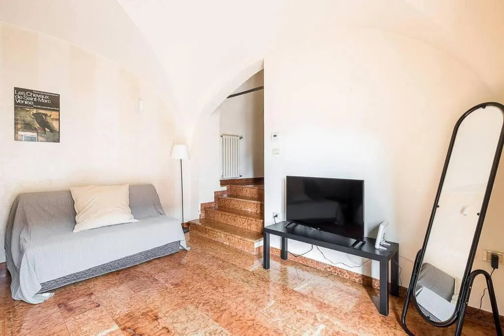 Image 4 of Fantuzzi Home