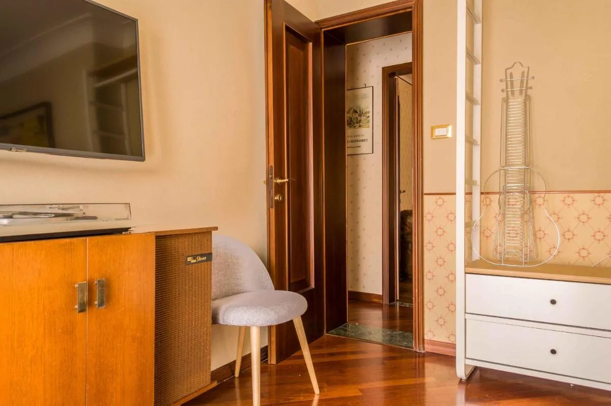 Image 5 of Fossalta Vintage Apartment by Wonderful Italy