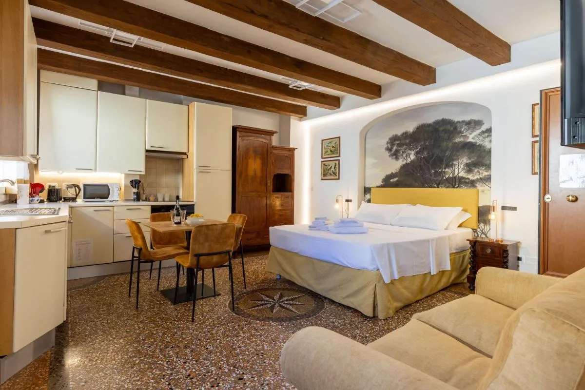 Image 2 of Frassinago Deluxe Suites-BolognaRooms