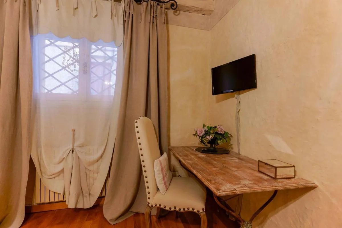 Image 3 of Gallery Guesthouse