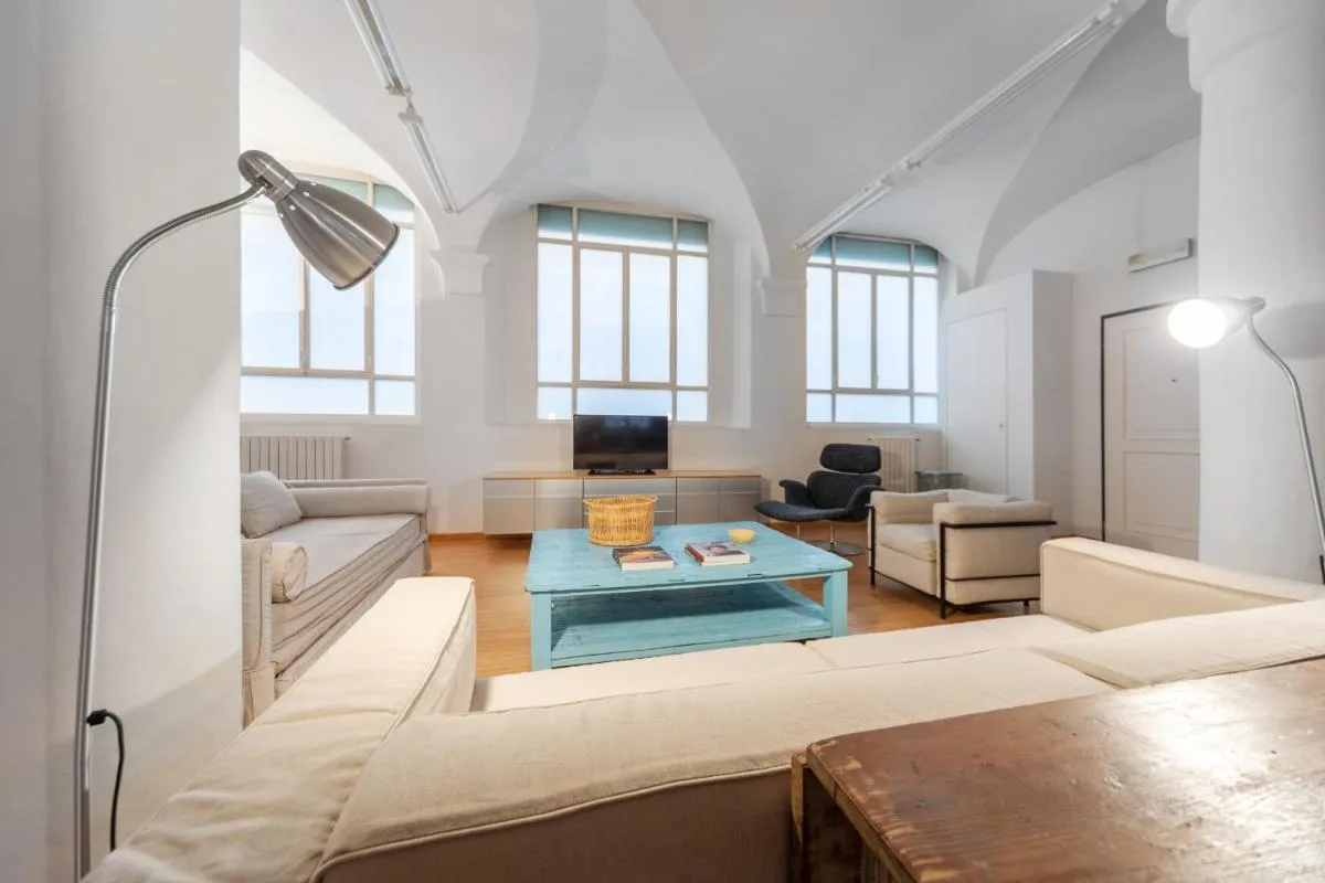 Image 4 of GetTheKey Fiore Giallo Apartment
