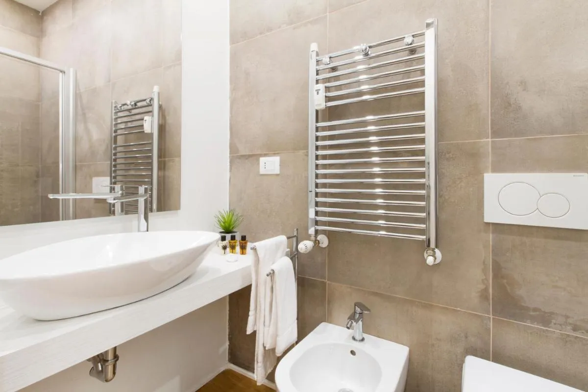 Image 2 of GetThekey San Vitale Apartment