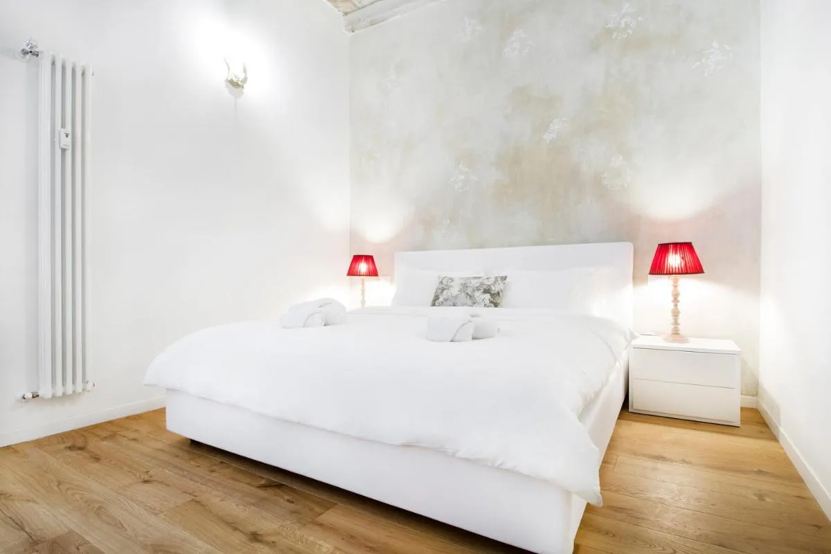 Image 6 of GetThekey San Vitale Apartment