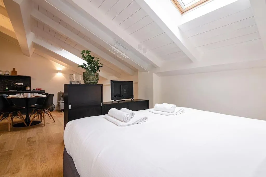 Image 1 of Gini Elegant Home