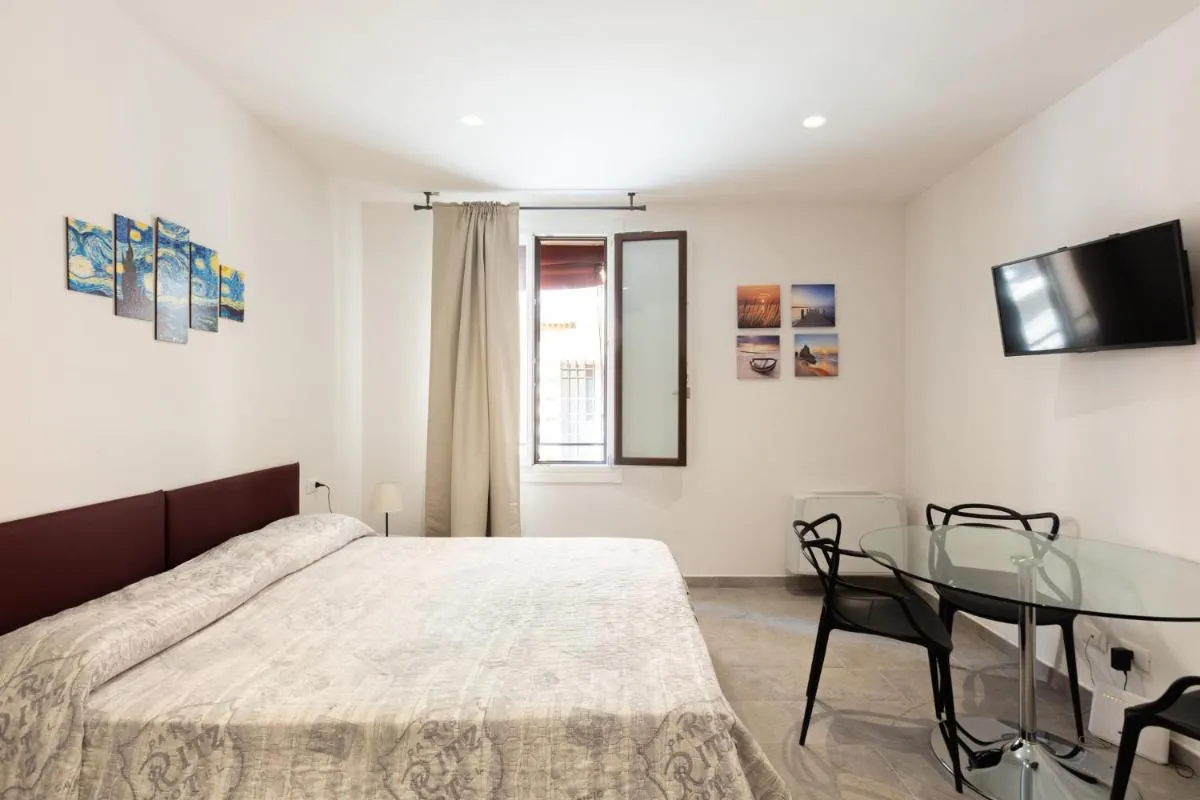 Image 1 of Goito 4, Bologna by Short Holidays