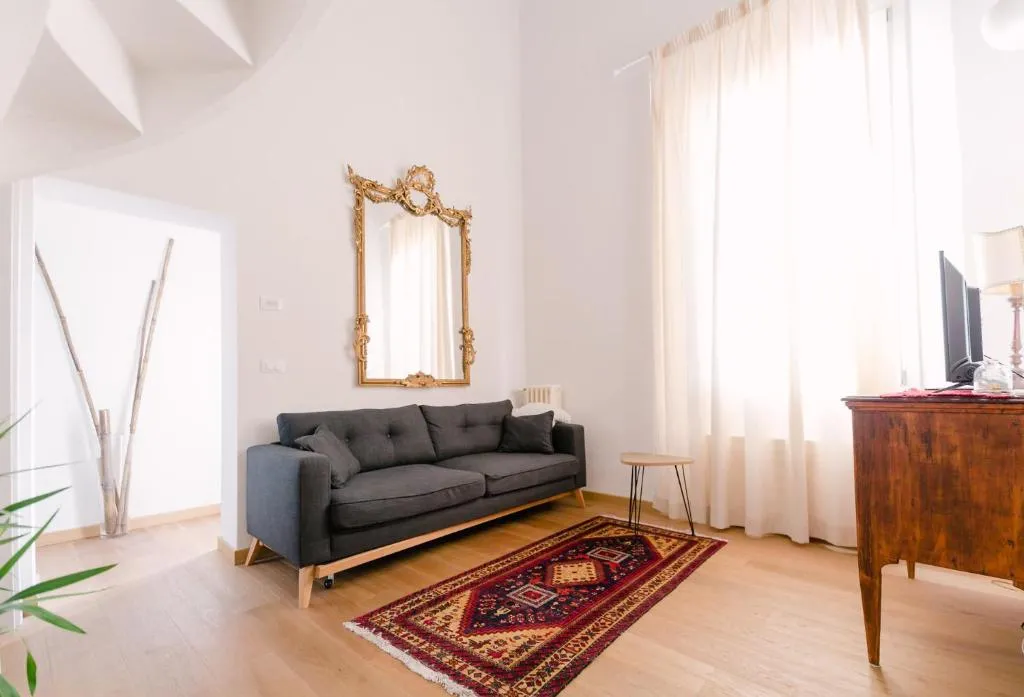 Image of Grande, moderno appartamento in edificio storico