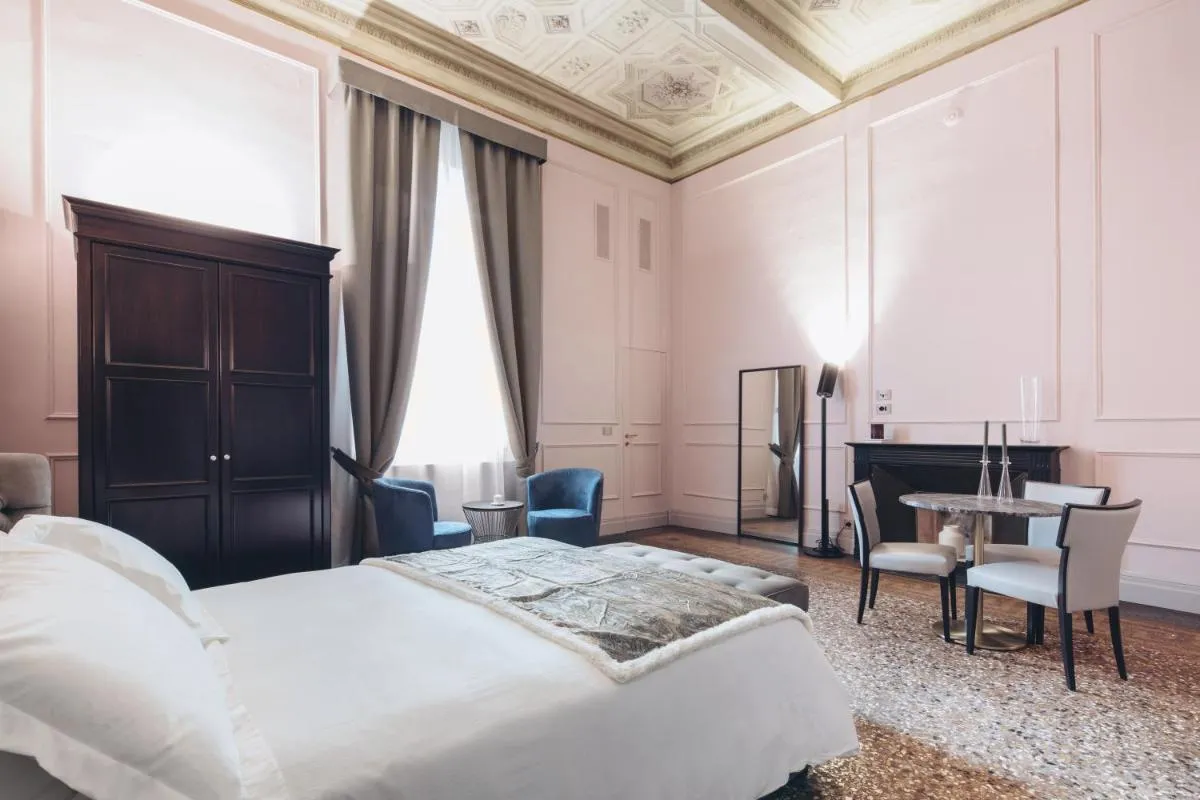 Image 6 of Gregorini Bingham Art Luxury Suites