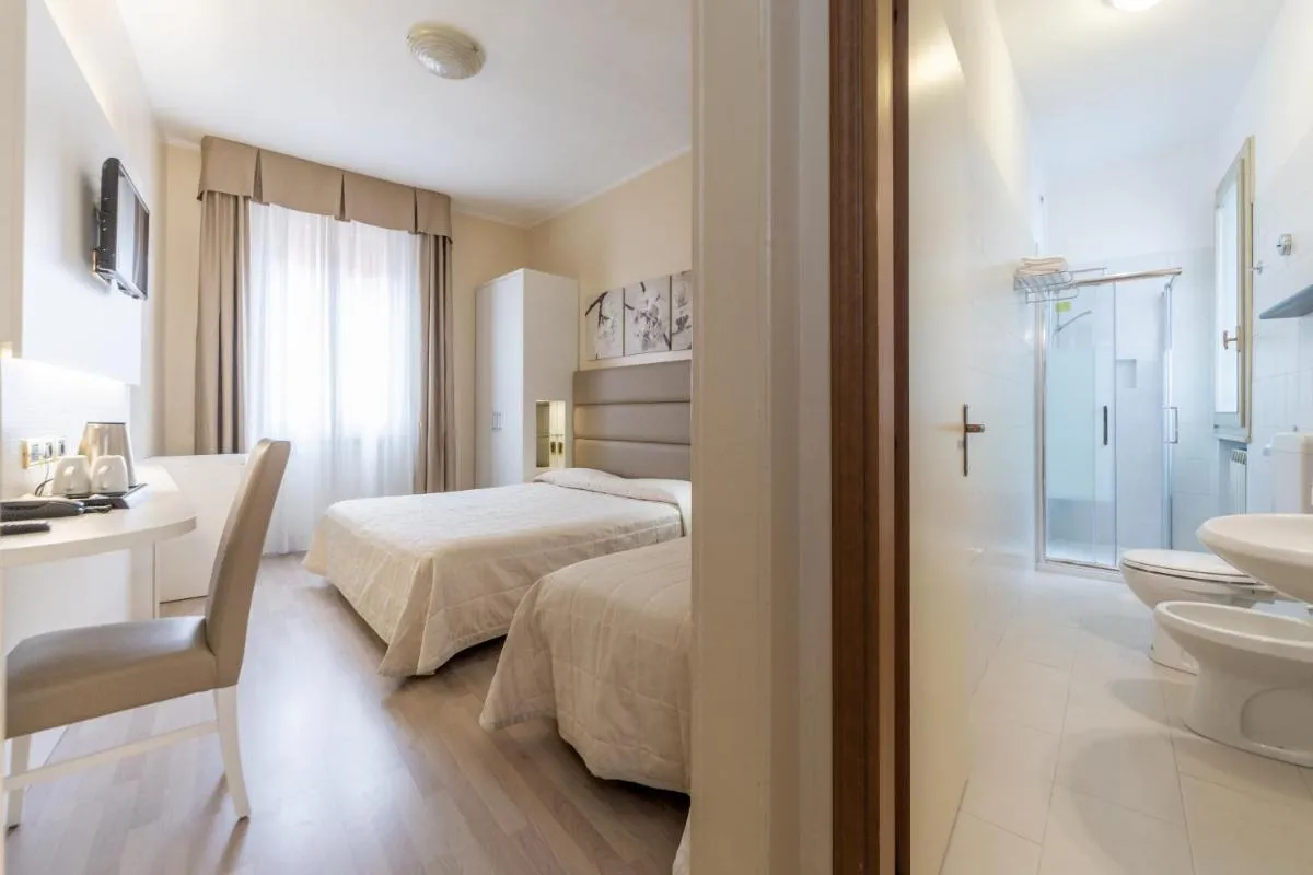 Image 2 of Hotel University