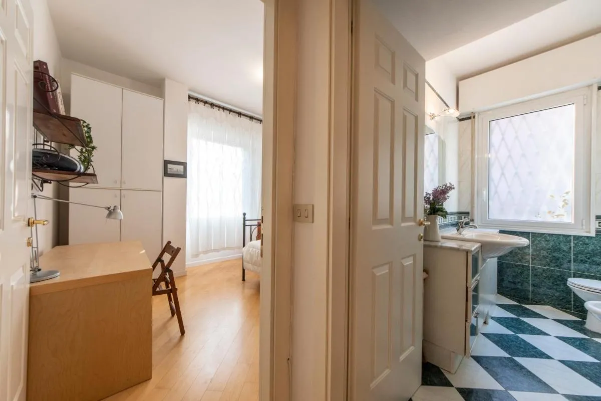 Image 4 of HouSmart Treves 2