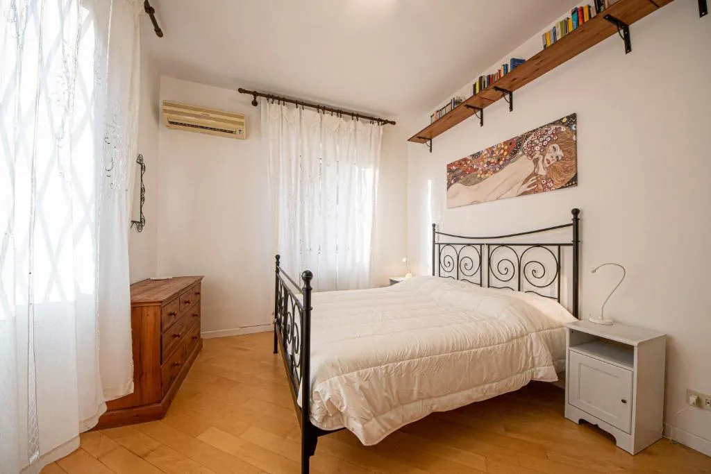 Image of HouSmart Treves 2