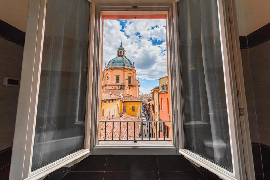 Image of ImmoBo Arcadian - Piazza Maggiore View