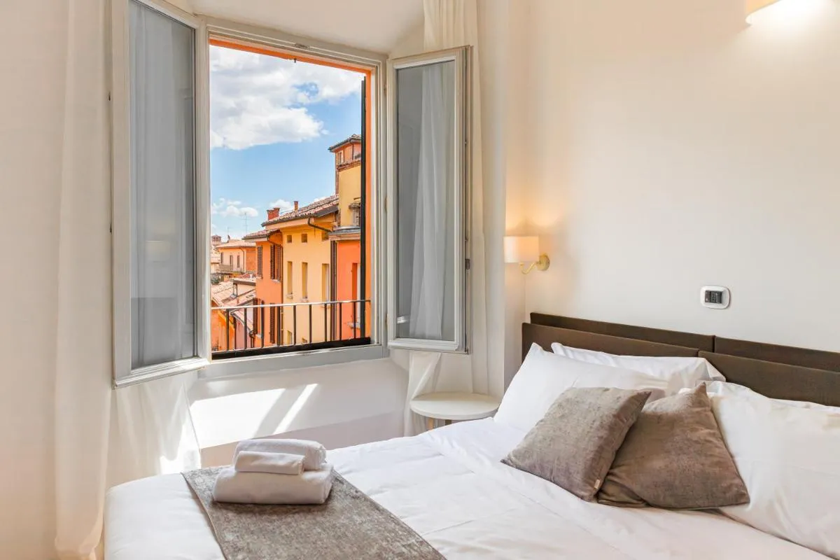 Image 1 of ImmoBo Arcadian – Piazza Maggiore View