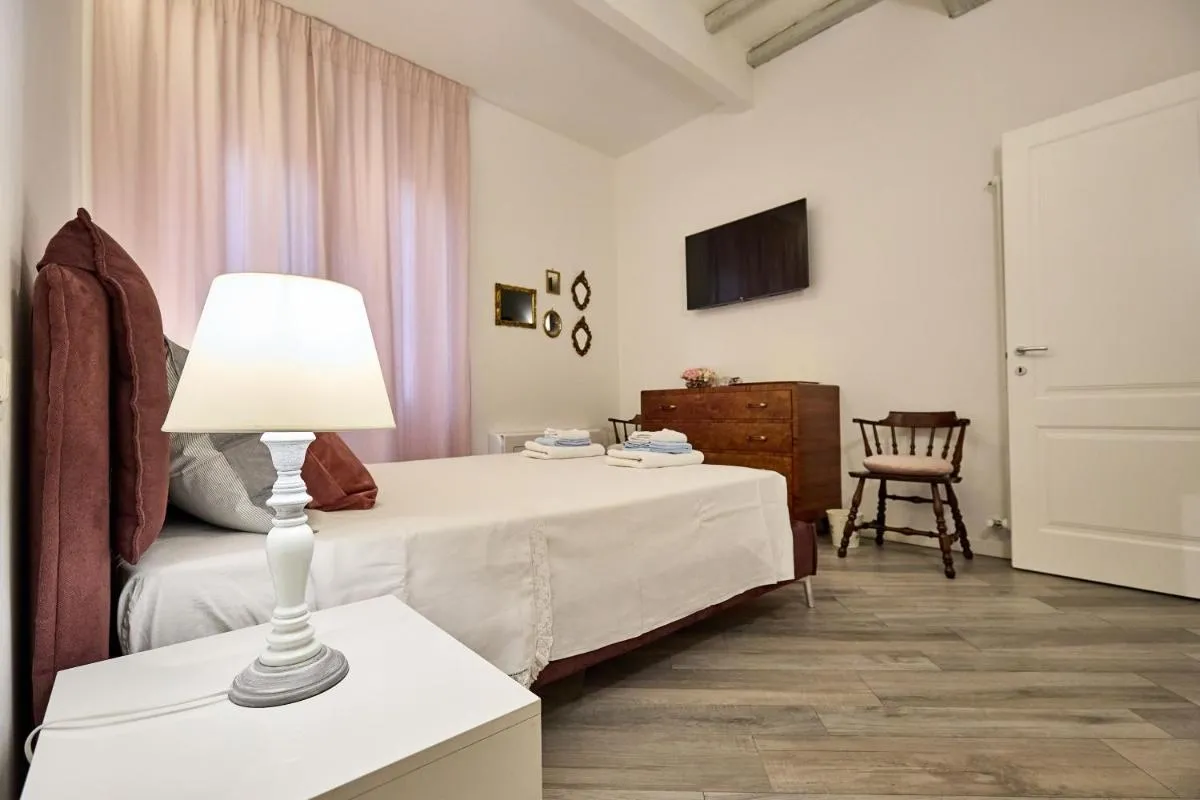 Image 6 of LA TORRE LUNGA -Smart Working- 150 m dalle-from Due Torri-Two Towers