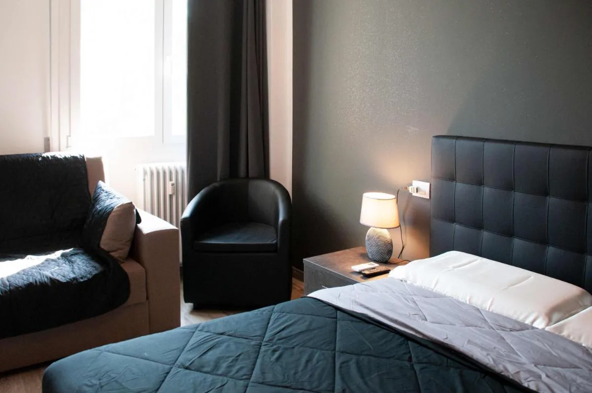 Image 1 of La boutique fronte fiera