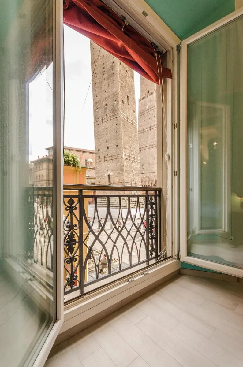 Image 5 of Le Torri Suite, Davanzale vista Due Torri