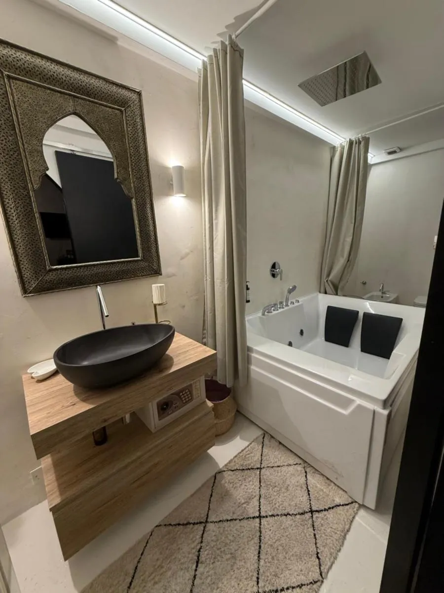 Image 2 of Les Chambres de Amelie B&B