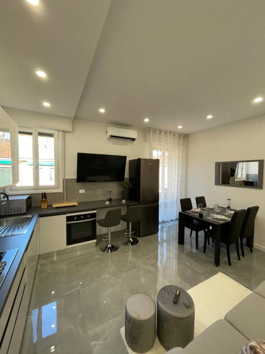 Image 3 of LuxuryBnBo