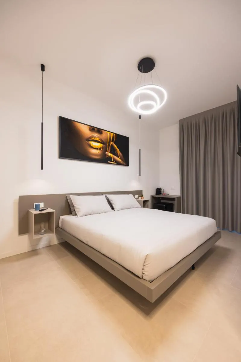 Image 3 of Luxury Station Suite