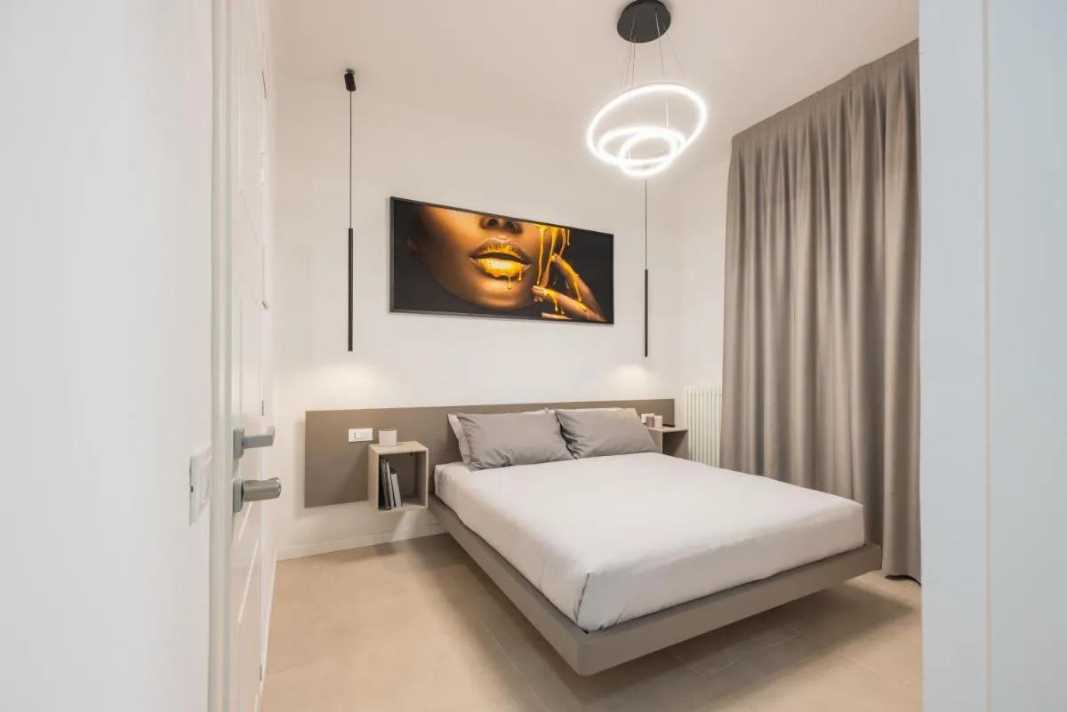 Image 4 of Luxury Station Suite