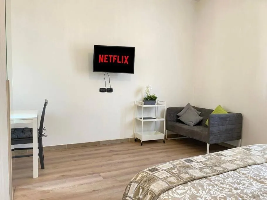 Image 4 of Memory Suite con Wifi/Netflix
