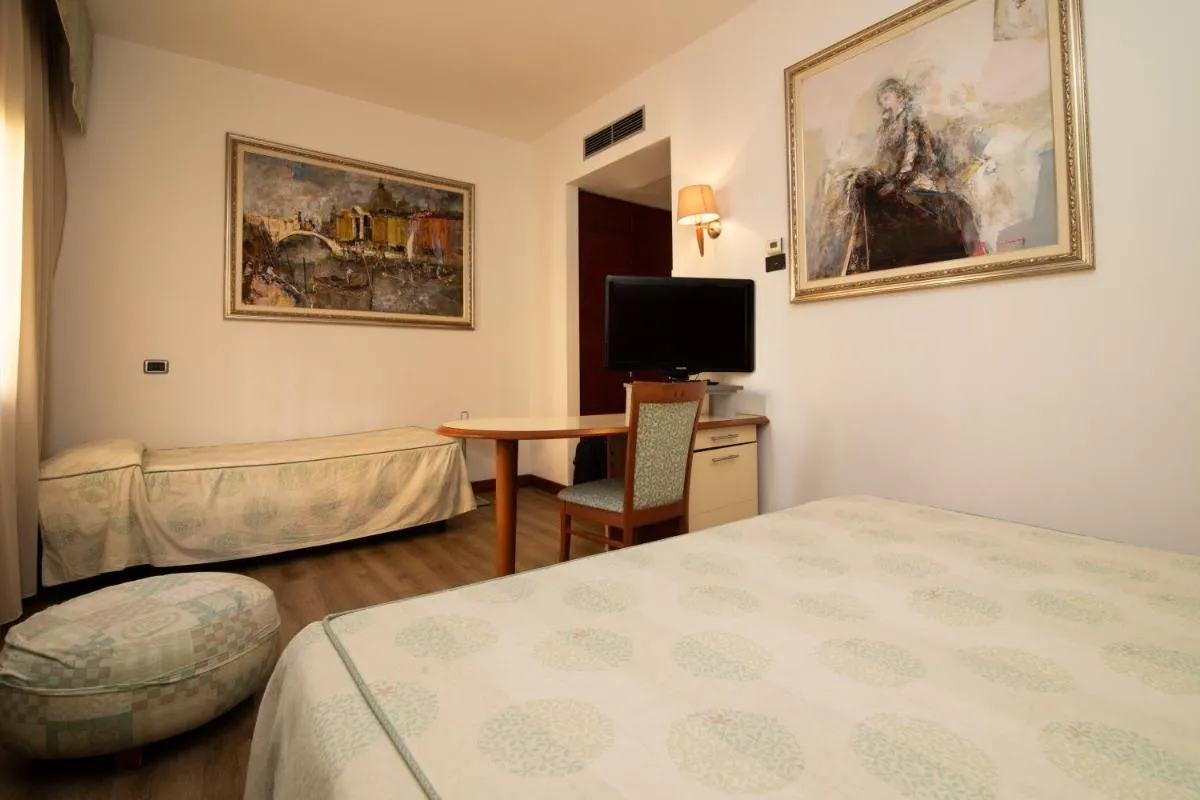 Image 4 of Millennhotel