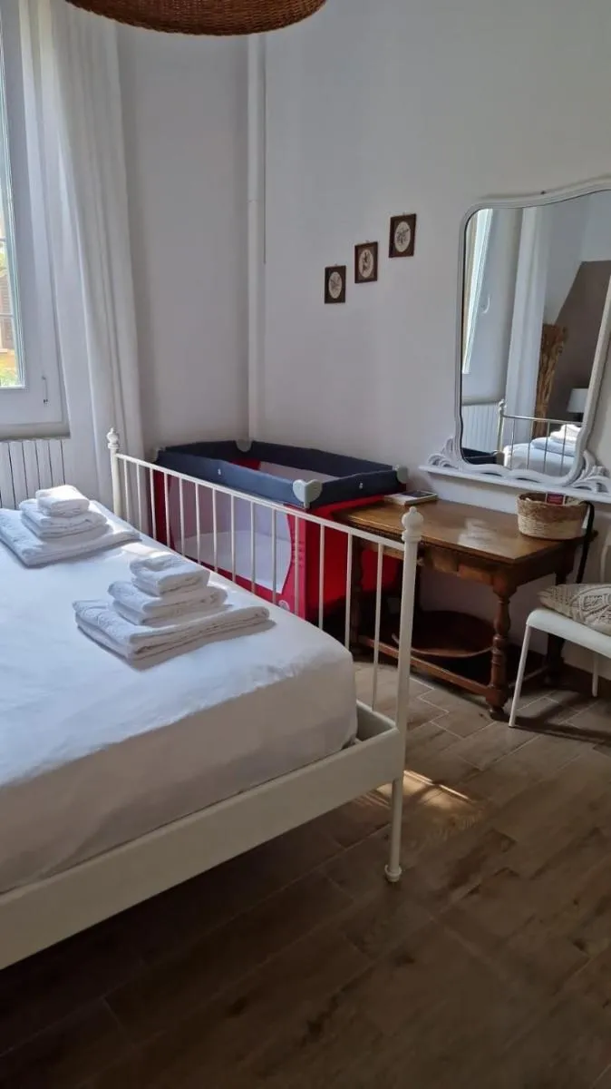 Image 4 of Minimal Chic House – Green retreat near center- free Wifi and parking