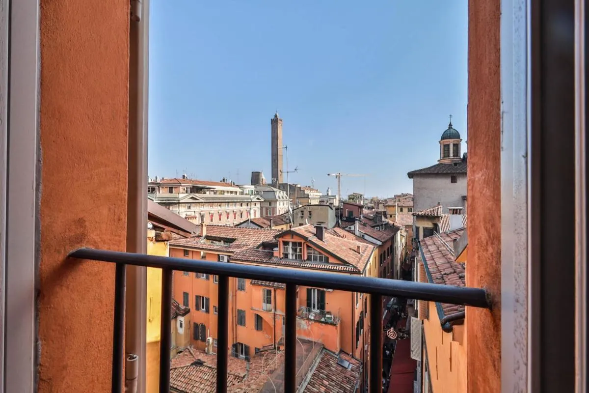 Image 4 of New – Immobo Haurelia – Asinelli Tower View
