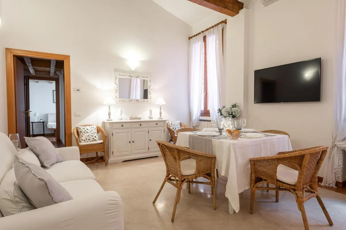 Image 3 of Paglia Tre