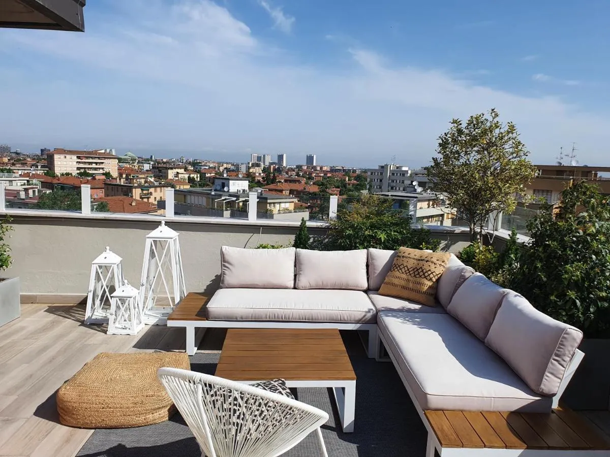 Image 2 of Penthouse F8 – Panoramic terrace, view Two Towers