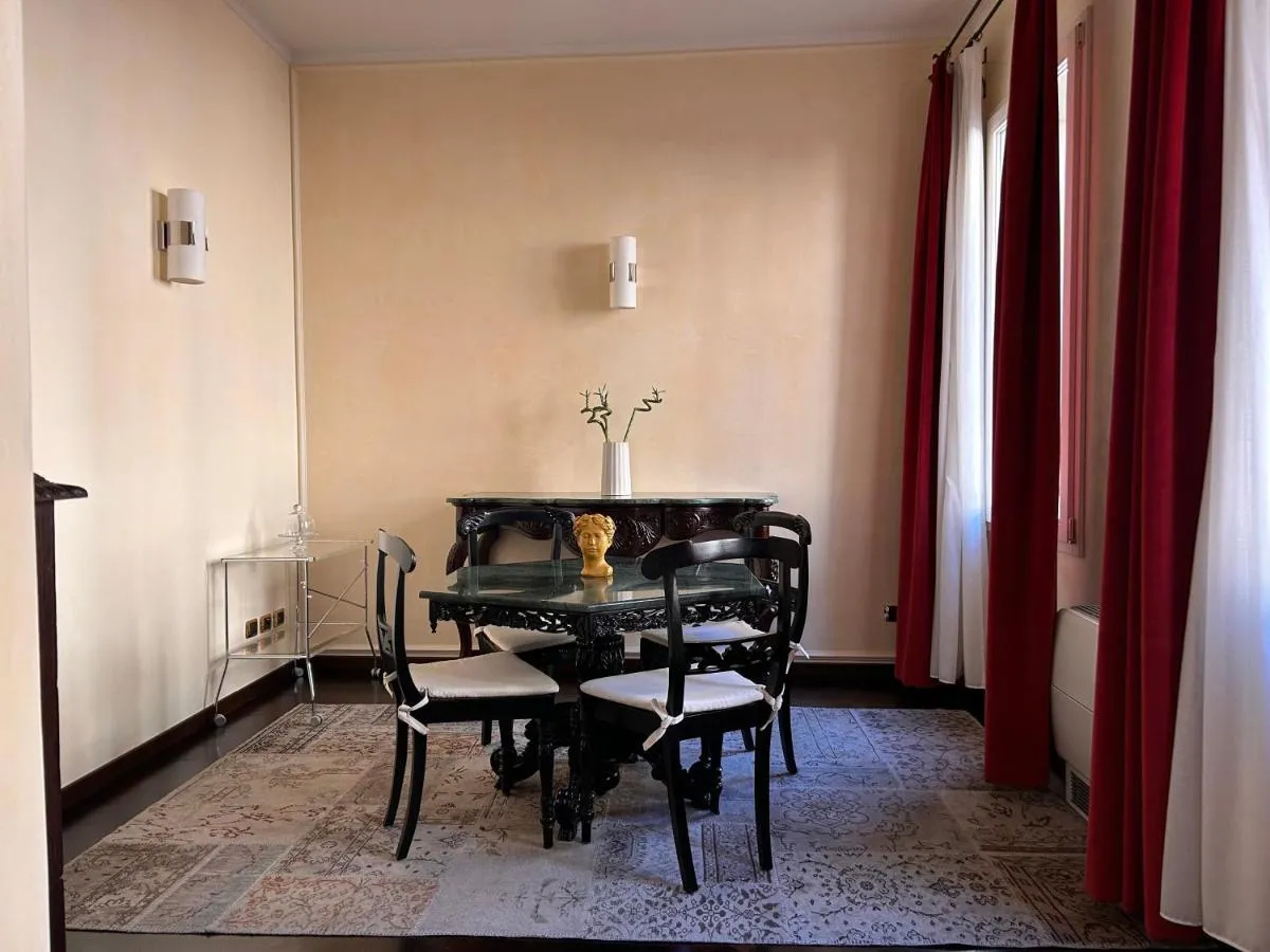 Image 2 of Piazza Maggiore Luxury Apartment