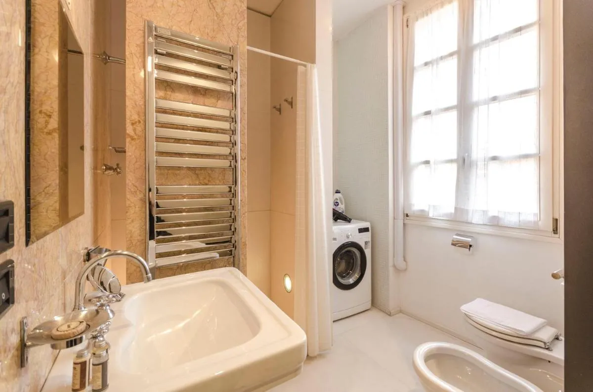 Image 2 of Piazza Maggiore Suite