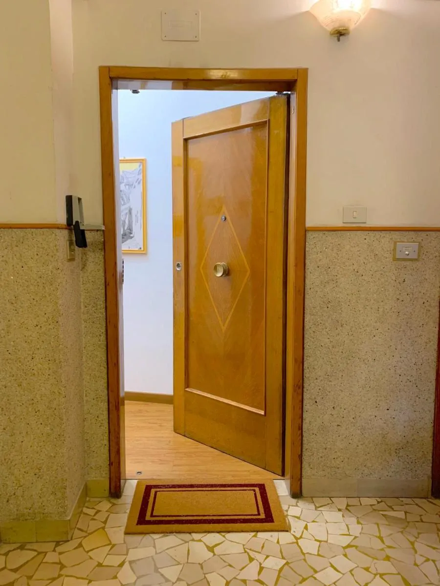 Image 5 of Porta Lame