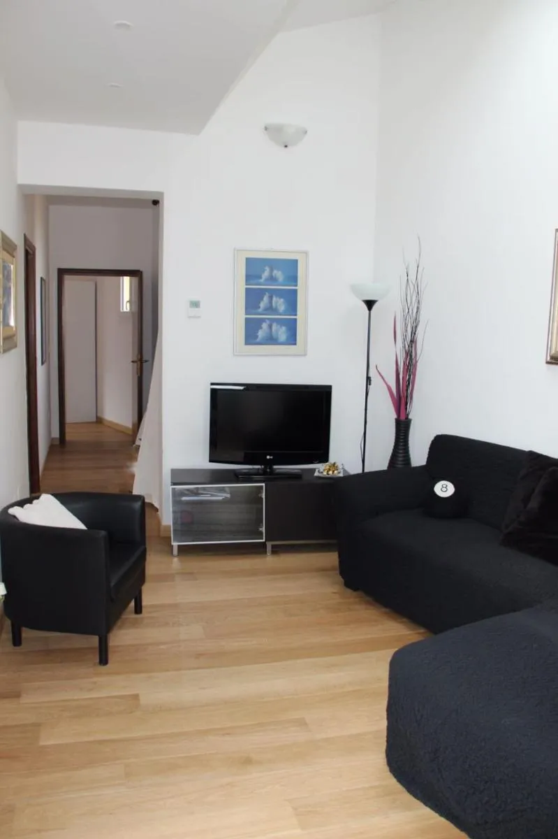 Image 5 of Realkasa Lovin House