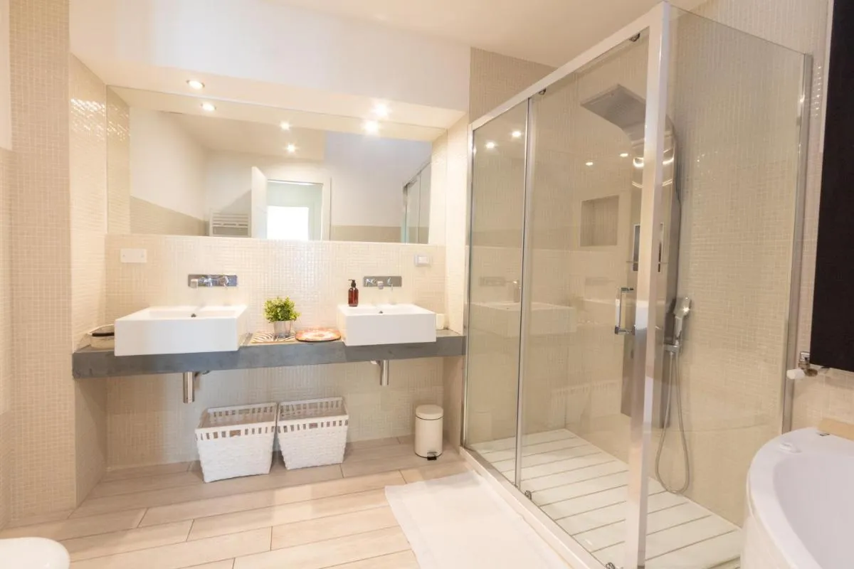 Image 2 of Realkasa Urbana Luxury Apt