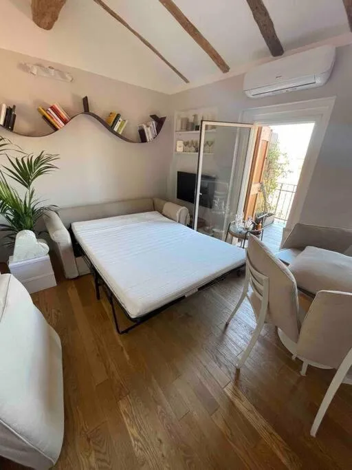 Image 3 of Romantic attic room with panoramic view