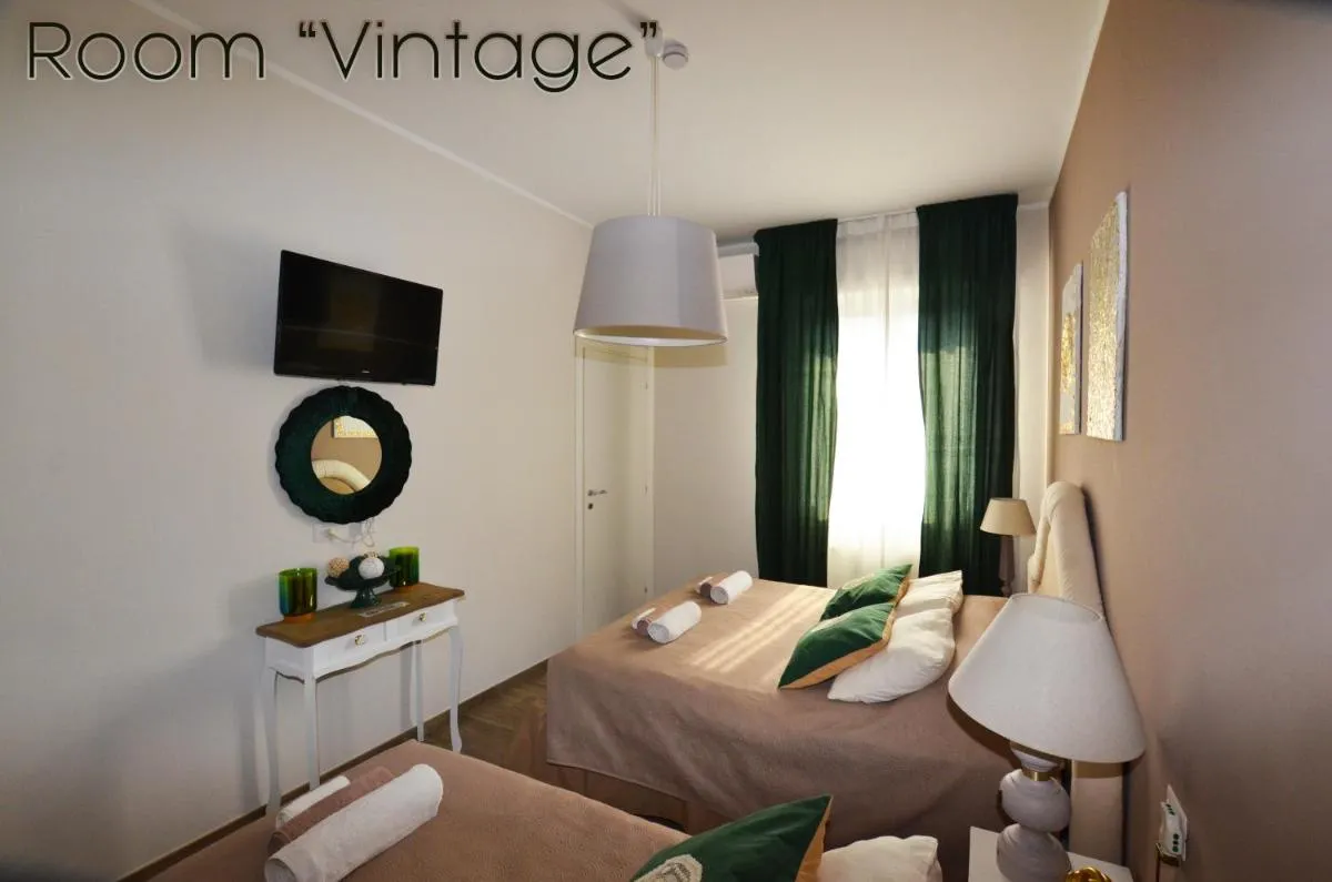 Image 1 of Room & Breakfast Nettuno 29