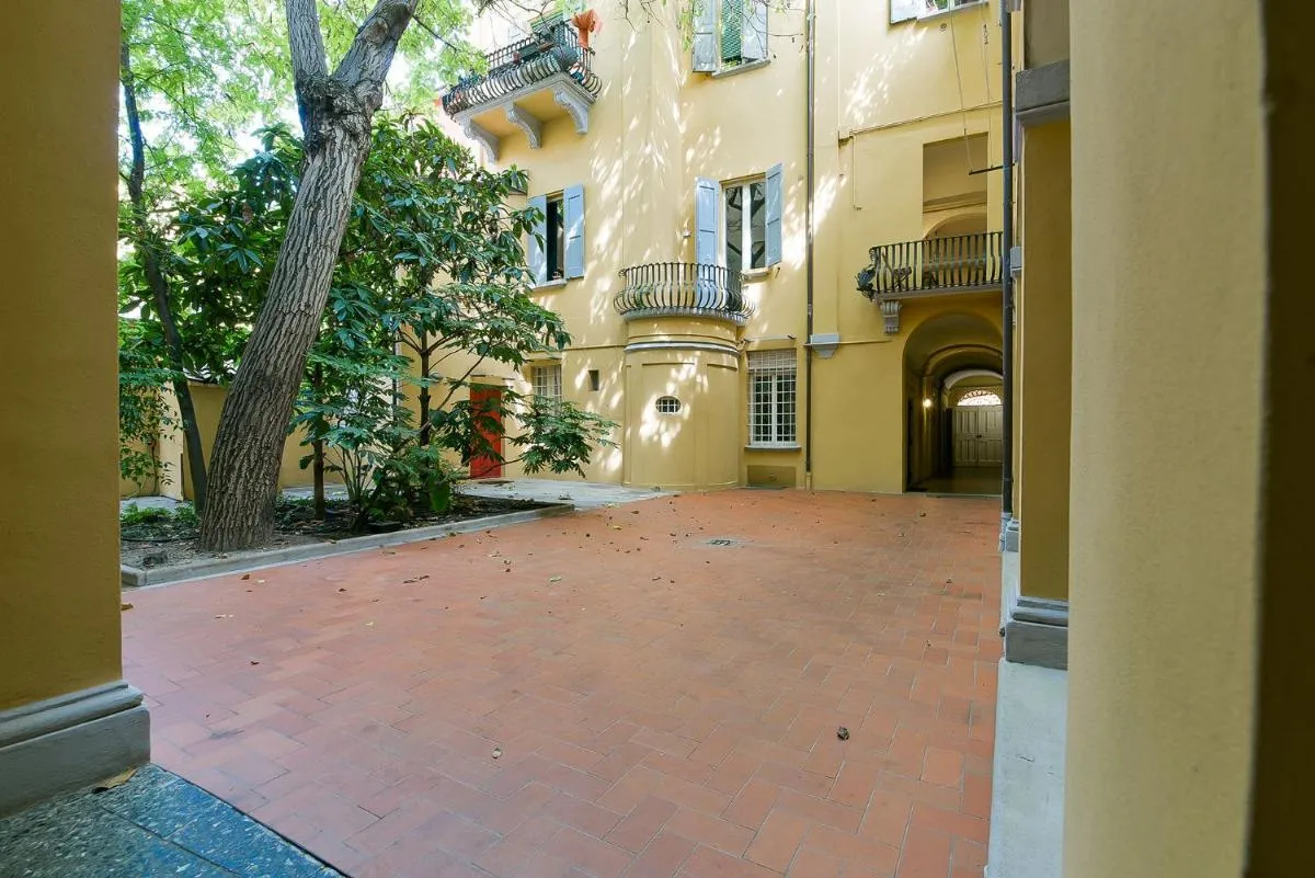 Image 5 of San Vitale 5 Stelle – Central Luxury Apartment