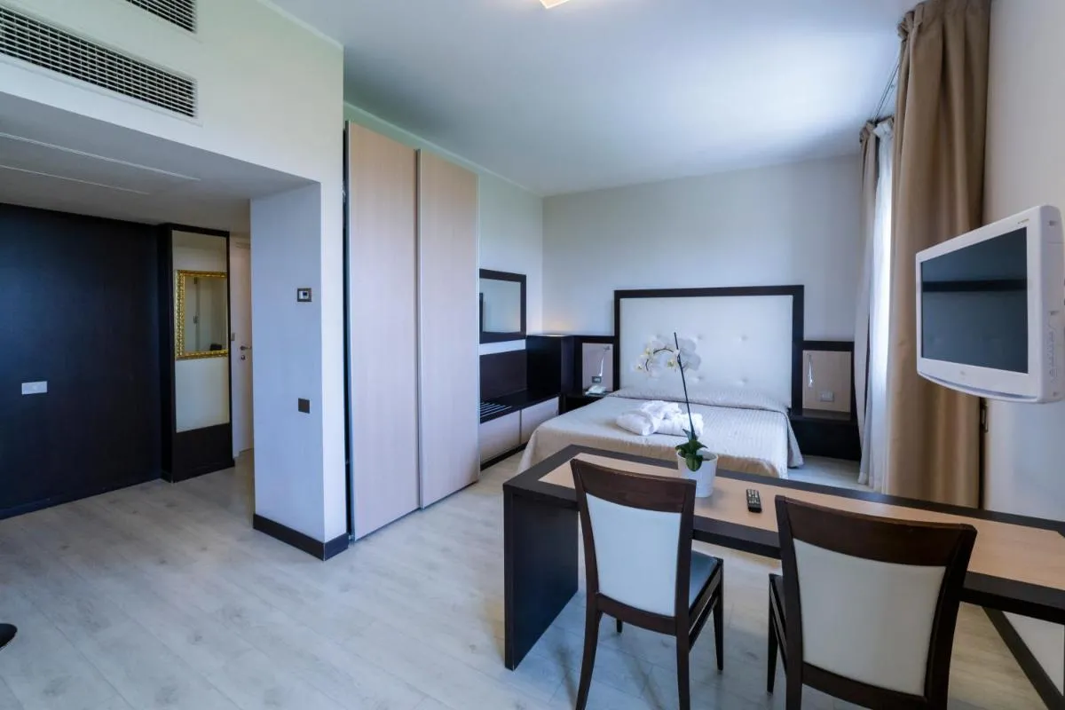 Image 4 of Suite Hotel Elite