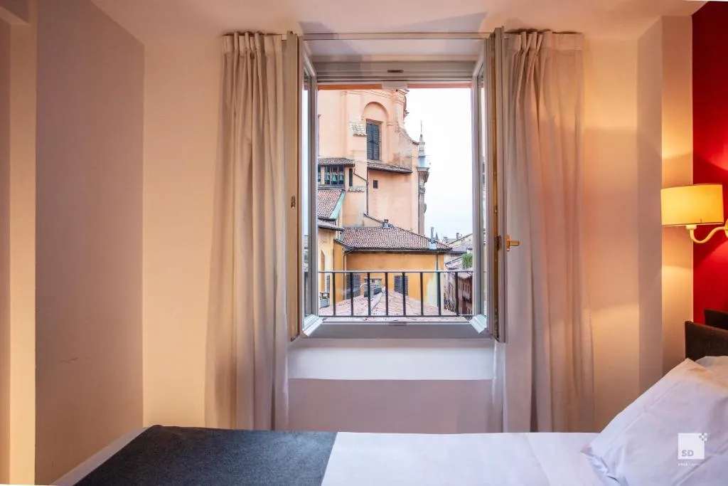 Image of Urbanicooh Asinelli – Balcony on Piazza Maggiore