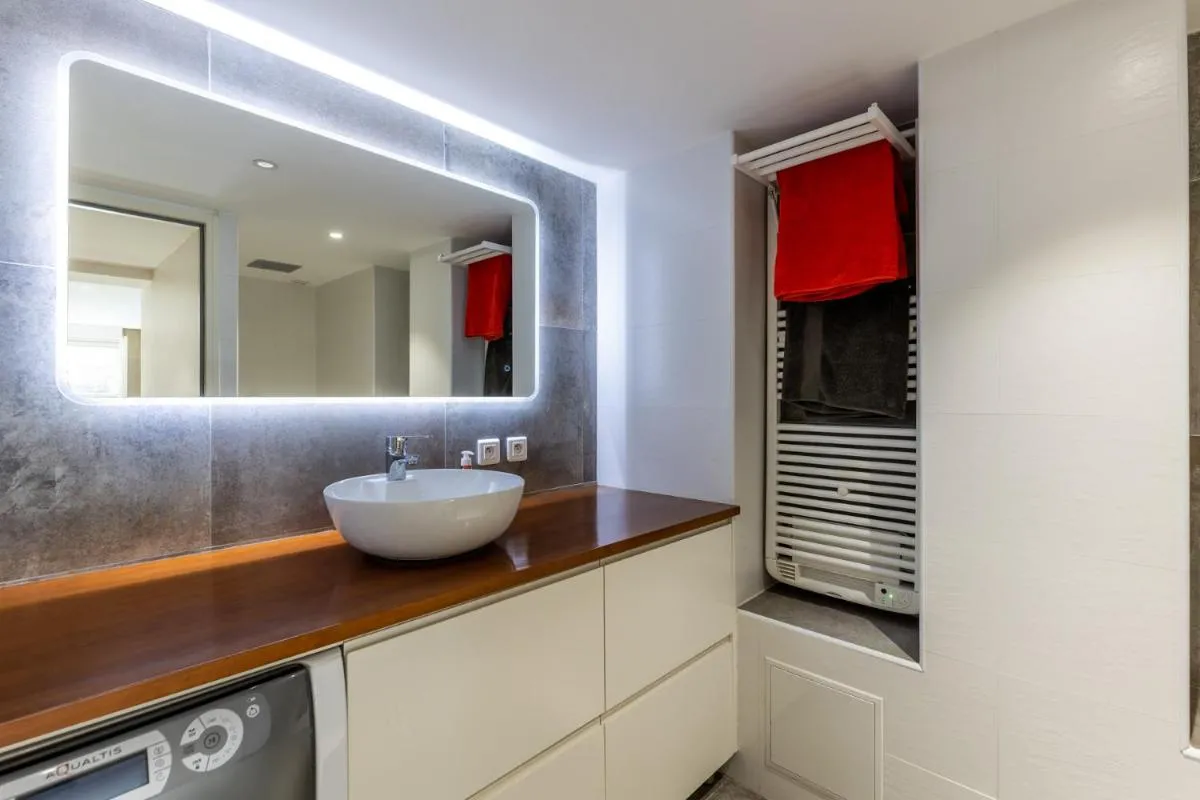 Image 2 of Appartement 50m2 parfait état avec piscine privée
