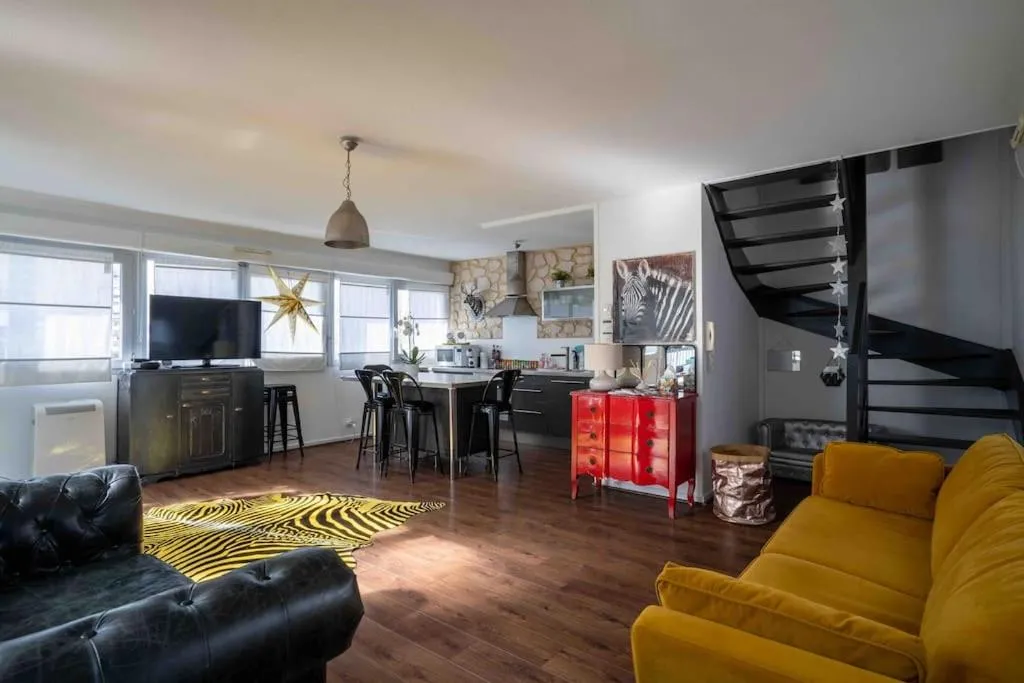 Image of Loft atypique13Om2 rooftop et patio,dep tardif PKG,AC